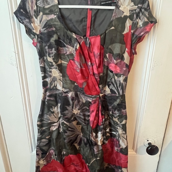 Banana Republic- Mad Men-inspired Floral Dress (Size 2) - Picture 3 of 3